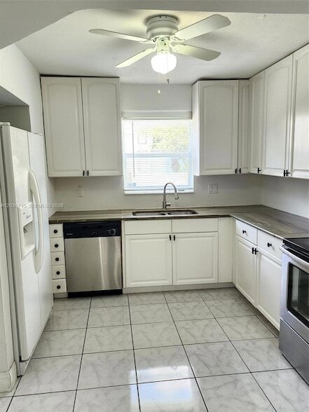 Foto del edificio - 7966 SW 7th Ct