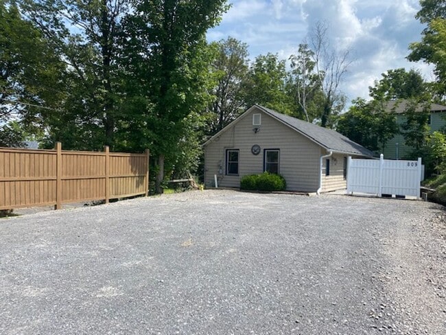 Foto del edificio - Student House, 6/1