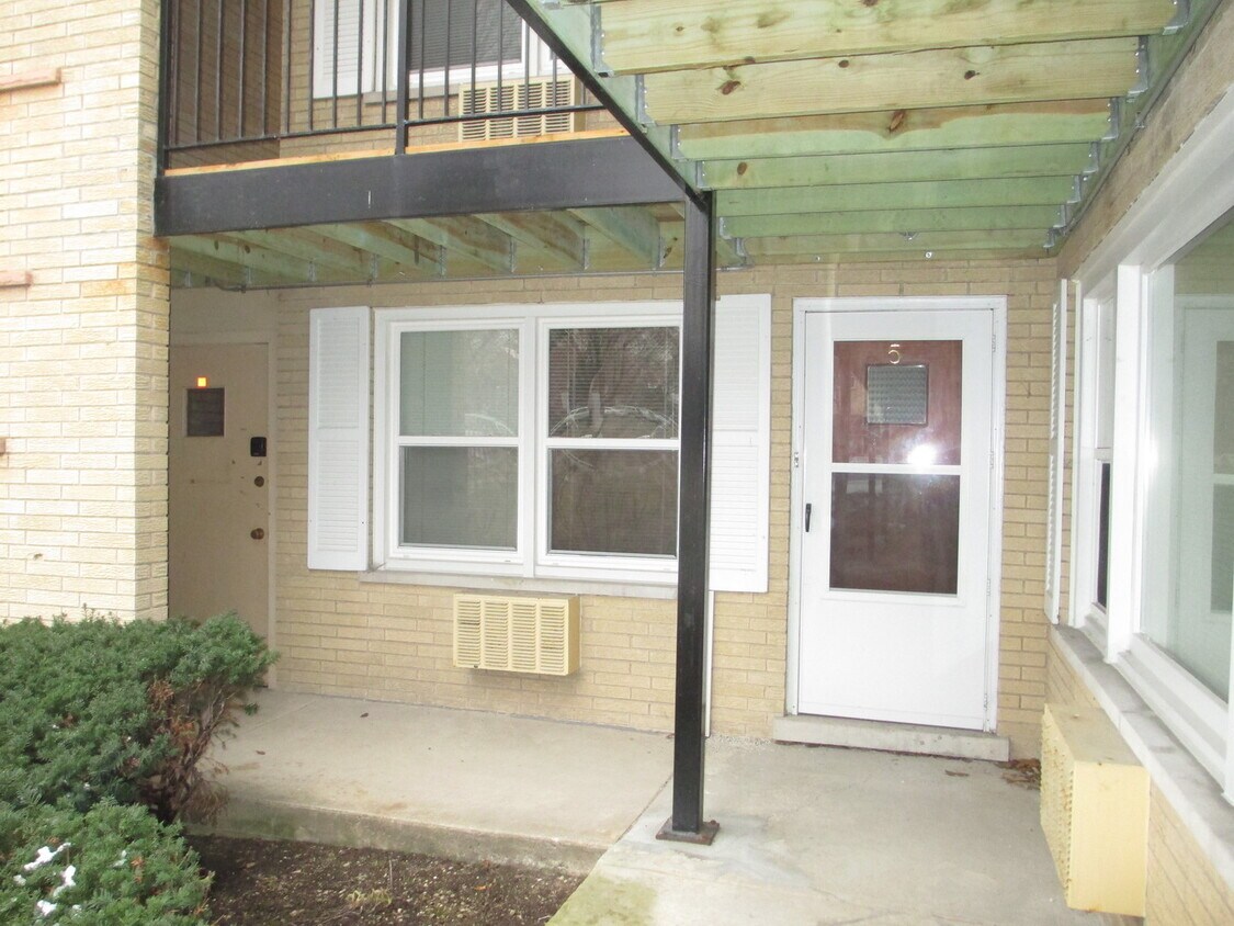 Primary Photo - 7740 Harvard St