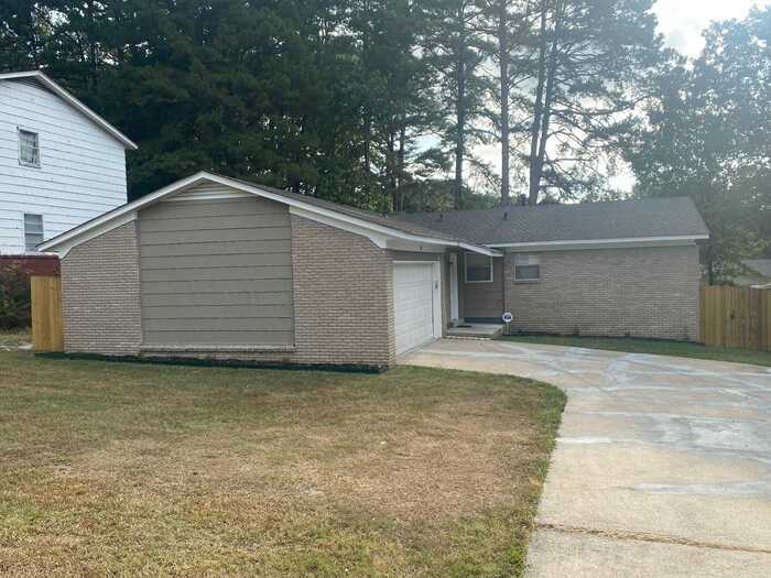 Primary Photo - 11 Karon Ct