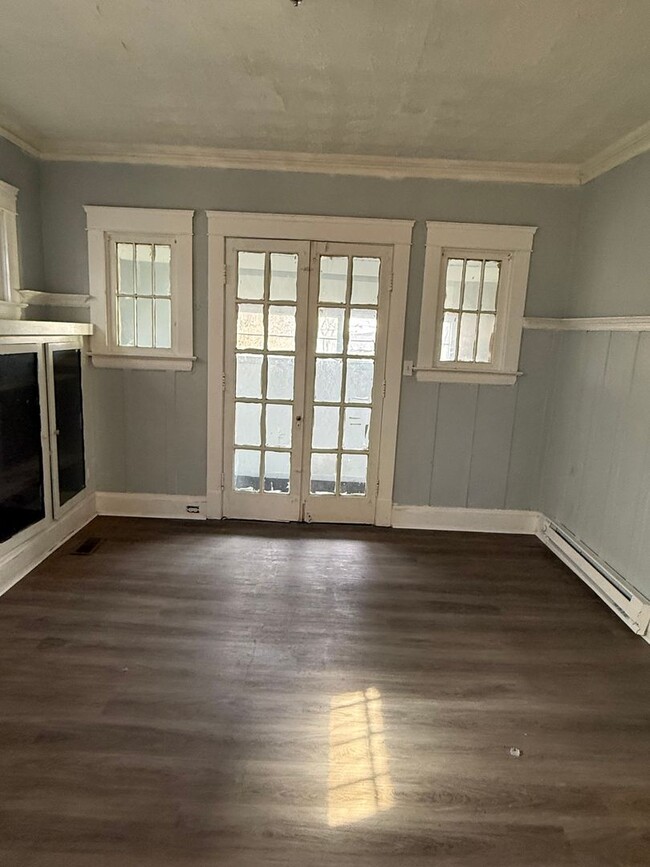 Building Photo - 4bd Single Section 8