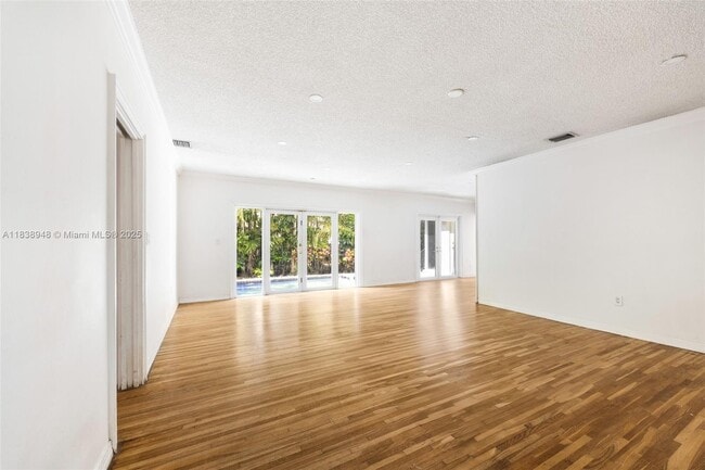 Building Photo - 600 Santurce Ave