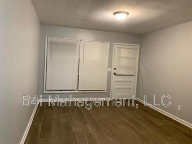 Foto del edificio - 324 Mays Ave