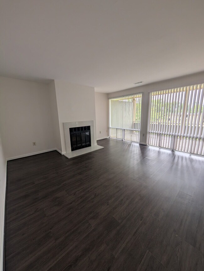 Foto del edificio - 7232 Donnell Pl