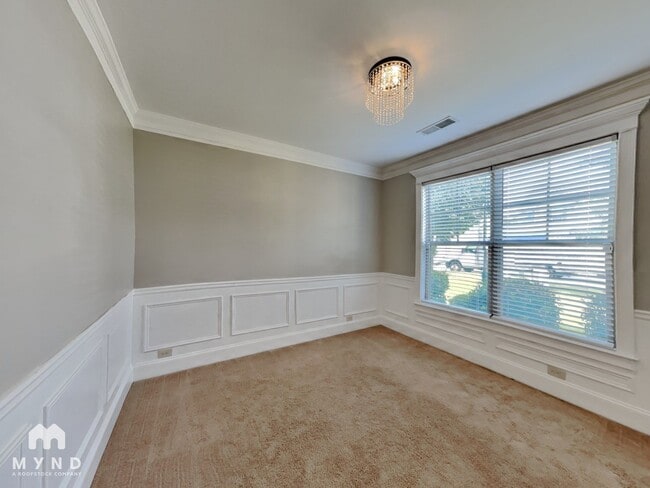 Building Photo - 1205 Ithaca Dr