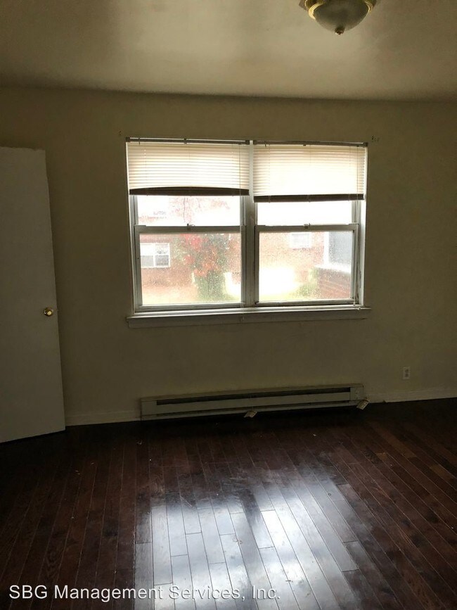 Foto del edificio - 330 W Johnson St