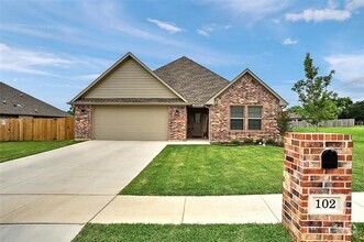 Building Photo - 102 Prairie Grass Dr