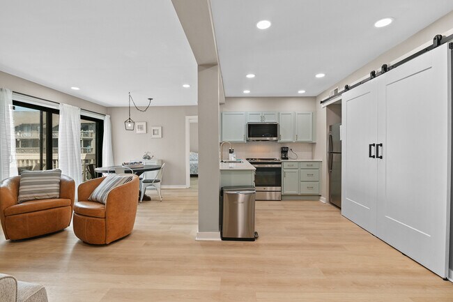 Foto del edificio - 9661 Shore Dr