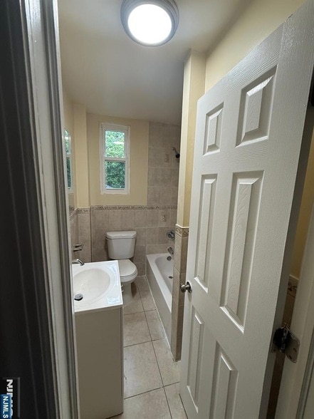 Foto del edificio - 149-151 Scheerer Avenue Unit 2