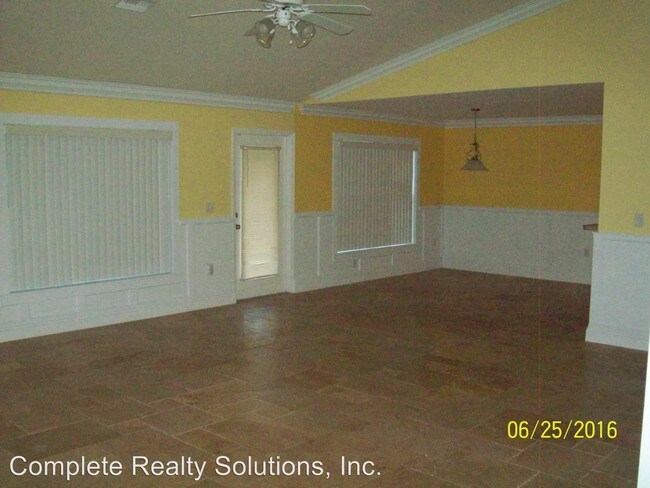 Building Photo - 917 Canton Ave