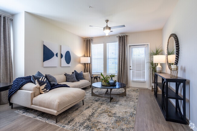 Building Photo - Madison Farms