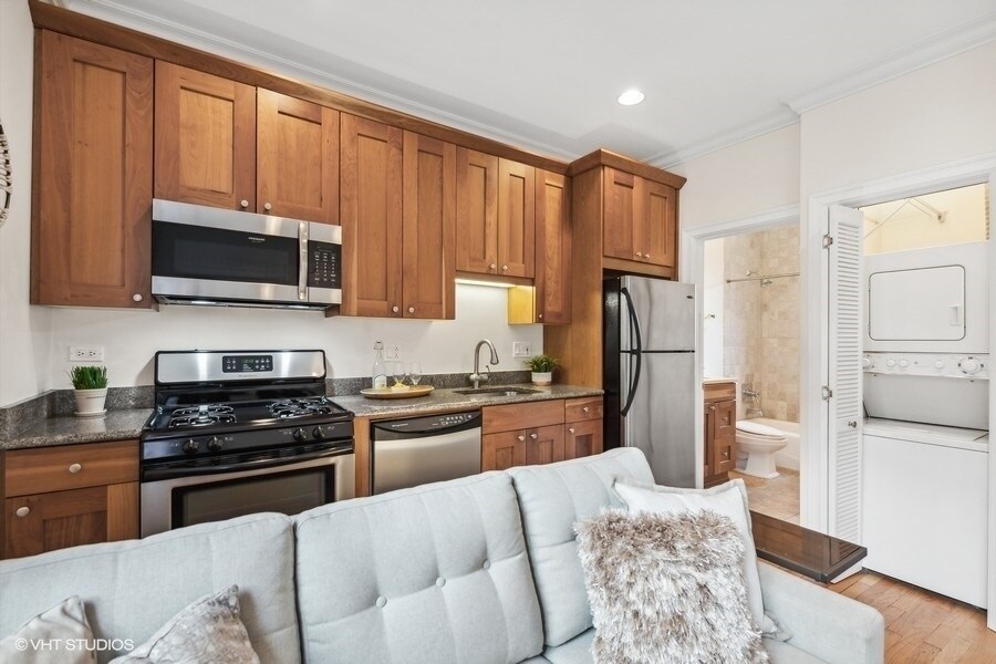 2705 N Mildred Ave Unit 1B, Chicago, IL 60614 Condo for Rent in