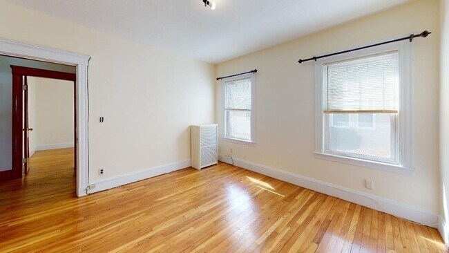 Foto del edificio - 49 Codman Hill Ave
