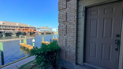 Building Photo - 15421 Seamount Cay Ct