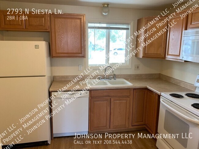 Building Photo - West Boise Duplex with large yards, carpor...