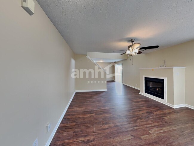 Foto del edificio - 6580 Dunsdin Dr