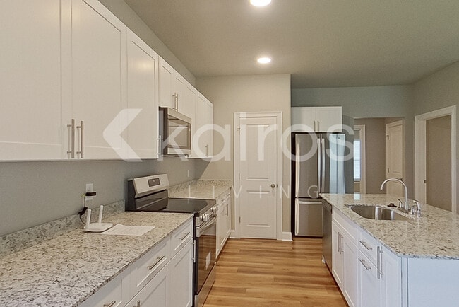 Building Photo - 22858 Balsam Dr
