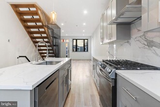 Building Photo - 3118 Ridge Ave