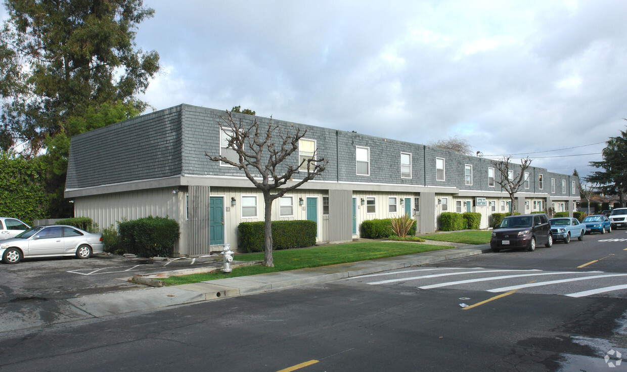 Primary Photo - Colony House Apartments