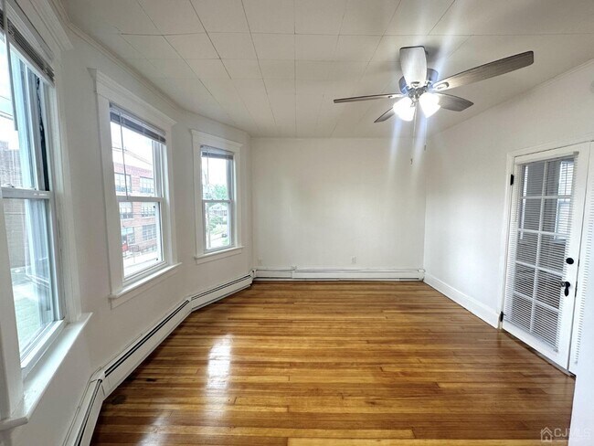 Foto del edificio - 149 Grenville St