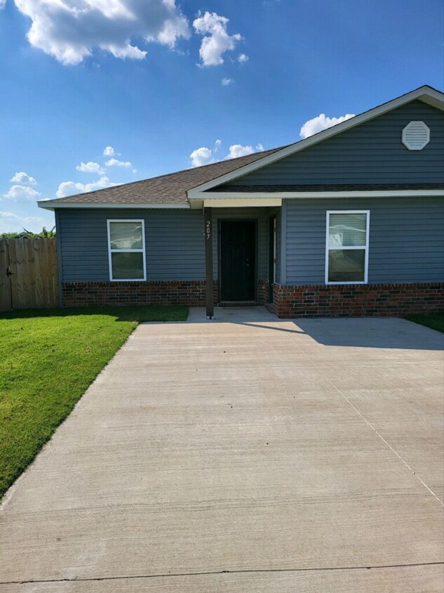 207209 Cherry St Unit 207 Cherry, Lincoln, AR 72744 Room for Rent in