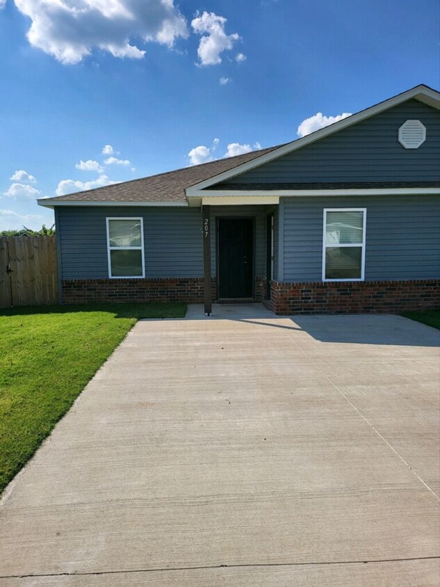Primary Photo - 207/209 Cherry Street Duplex