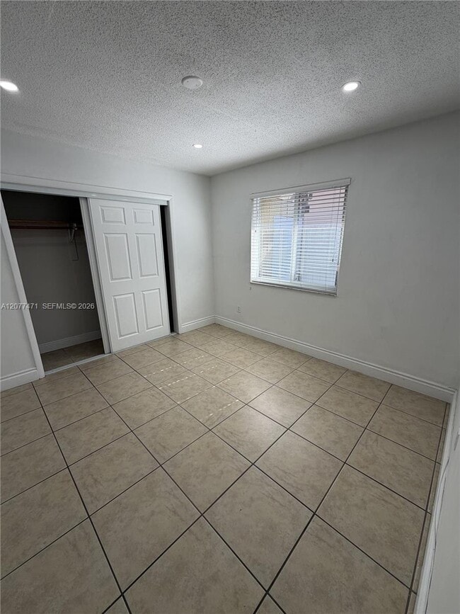Foto del edificio - 8867 SW 25th St