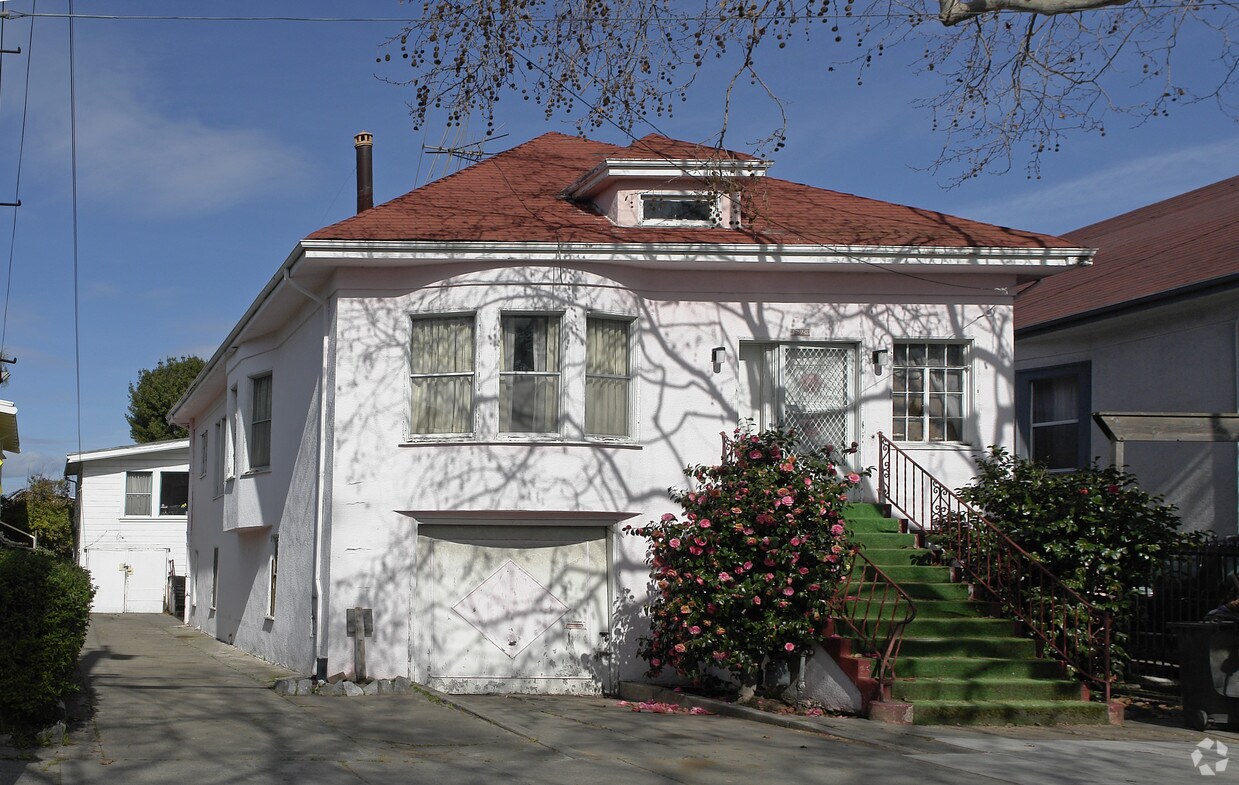 Primary Photo - 1269 Alcatraz Ave