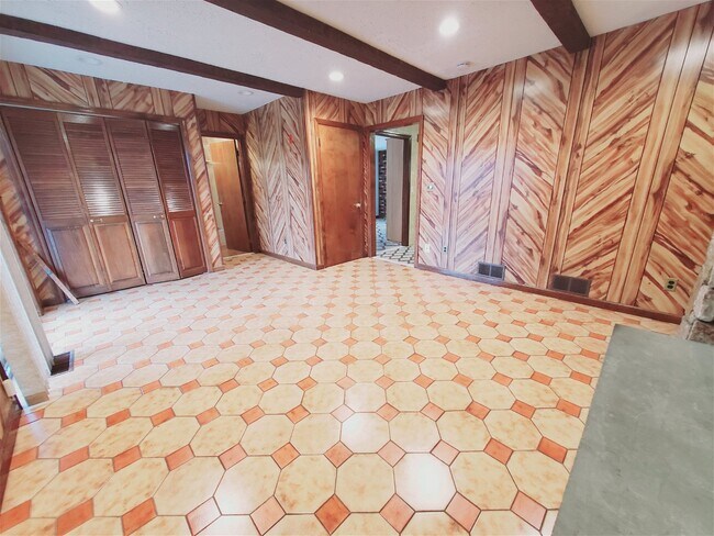 Building Photo - 8 Barry Place Apt #1, Stamford, CT 06902 -...