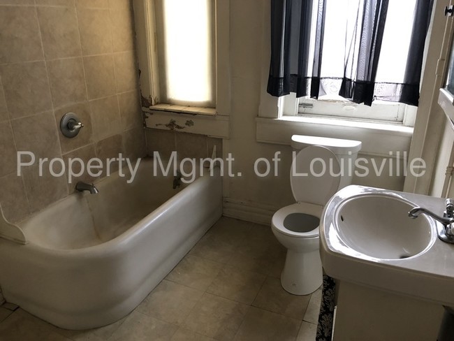 Foto del edificio - Old Louisville Studio Apartment