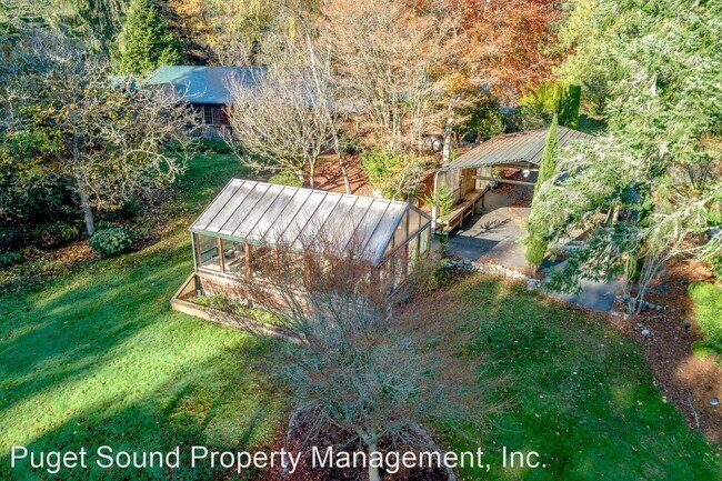 Foto del edificio - 7800 NE West Port Madison Rd