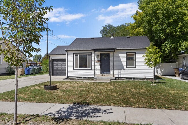 Building Photo - 782 W Fremont Ave