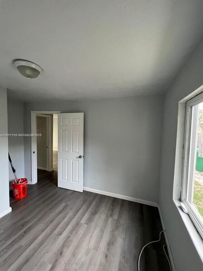 Foto del edificio - 2864 NW 6th Ct