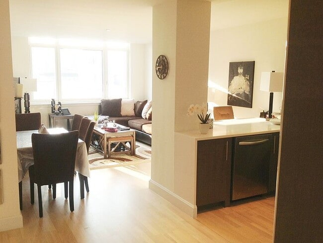 "Chic 1-Bedroom Apartment with Hardwood Fl... - "Chic 1-Bedroom Apartment with Hardwood Fl...