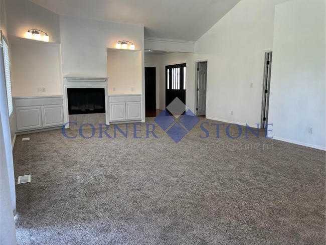 Building Photo - Pet Friendly Home with Fully Fenced Yard!