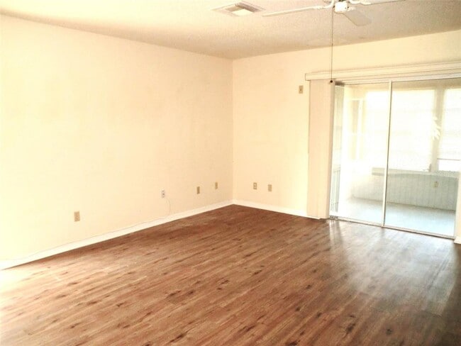 Building Photo - 445 Gloucester Blvd