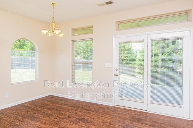 Building Photo - 749 Whispering Brook Trce