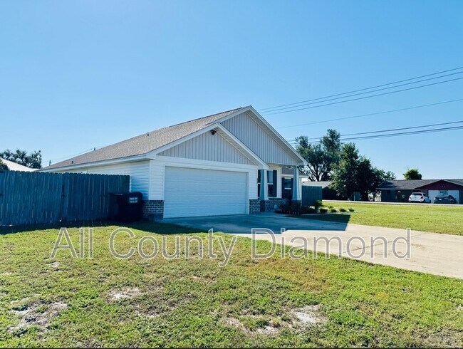 Building Photo - 425 Shadecrest Dr