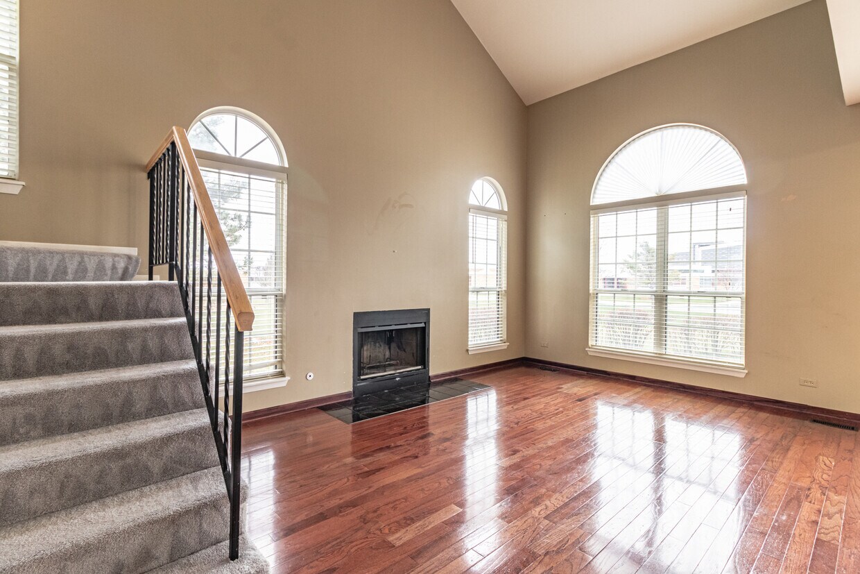 Primary Photo - 527 Woodhaven Dr