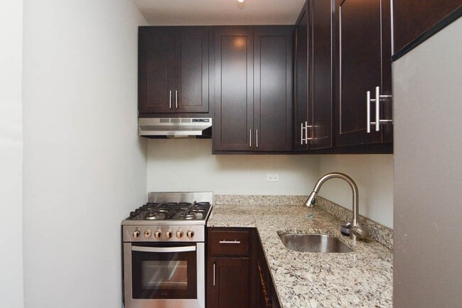Building Photo - 617 W Patterson Ave
