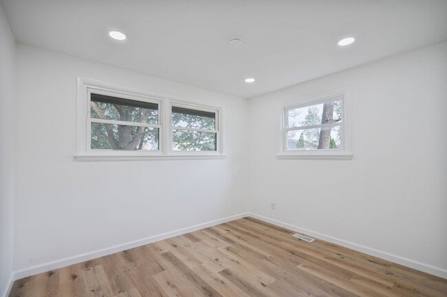 Foto del edificio - 3706 S Park Rd