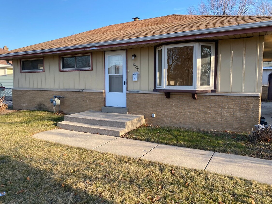 Primary Photo - Beautiful 3 Bedroom Single Family Home! Wi...