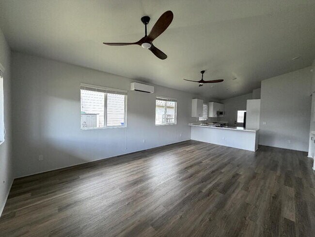 Building Photo - To register for the showing time, note the 4 digit code: 5963 and click "APPLY NOW."(mobile:orang...