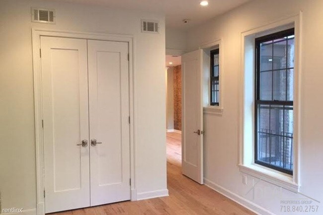 Foto del edificio - 928 Eastern Pky