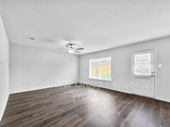 Building Photo - 427 Condie Russell Ave