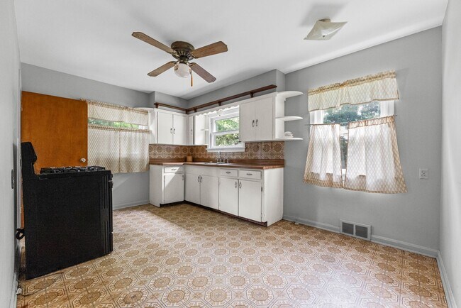 Foto del edificio - 3-Bedroom Cape Near Summit Lake ~ Oversize...
