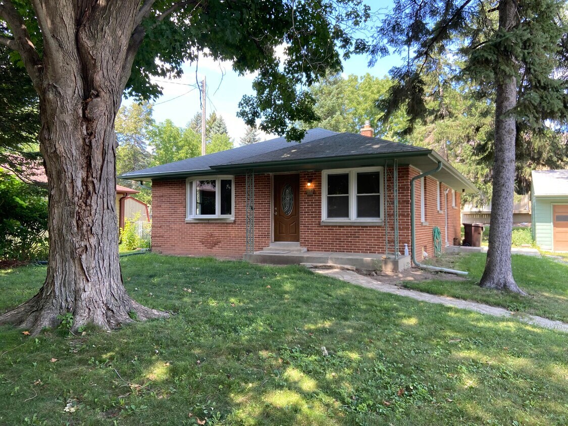 Primary Photo - 714 Badger Ave