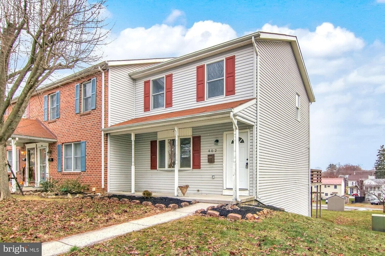 Primary Photo - Mount Holly Springs townhome for rent