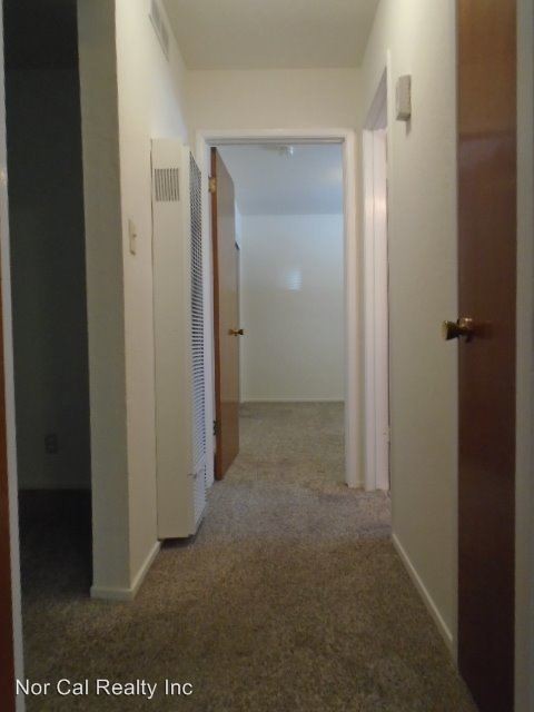 Building Photo - 2 br, 1 bath Apartment - 2311 Regent Way