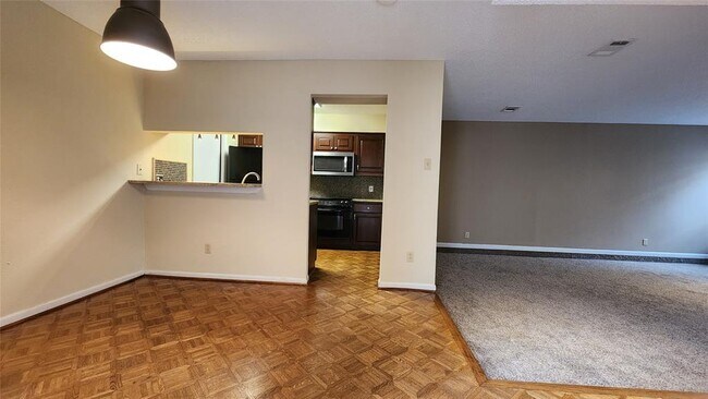 Building Photo - 2277 S Kirkwood Rd